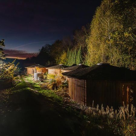 Glamp V Hluboke - Yurts And Wooden Houses Vsetín Exterior foto